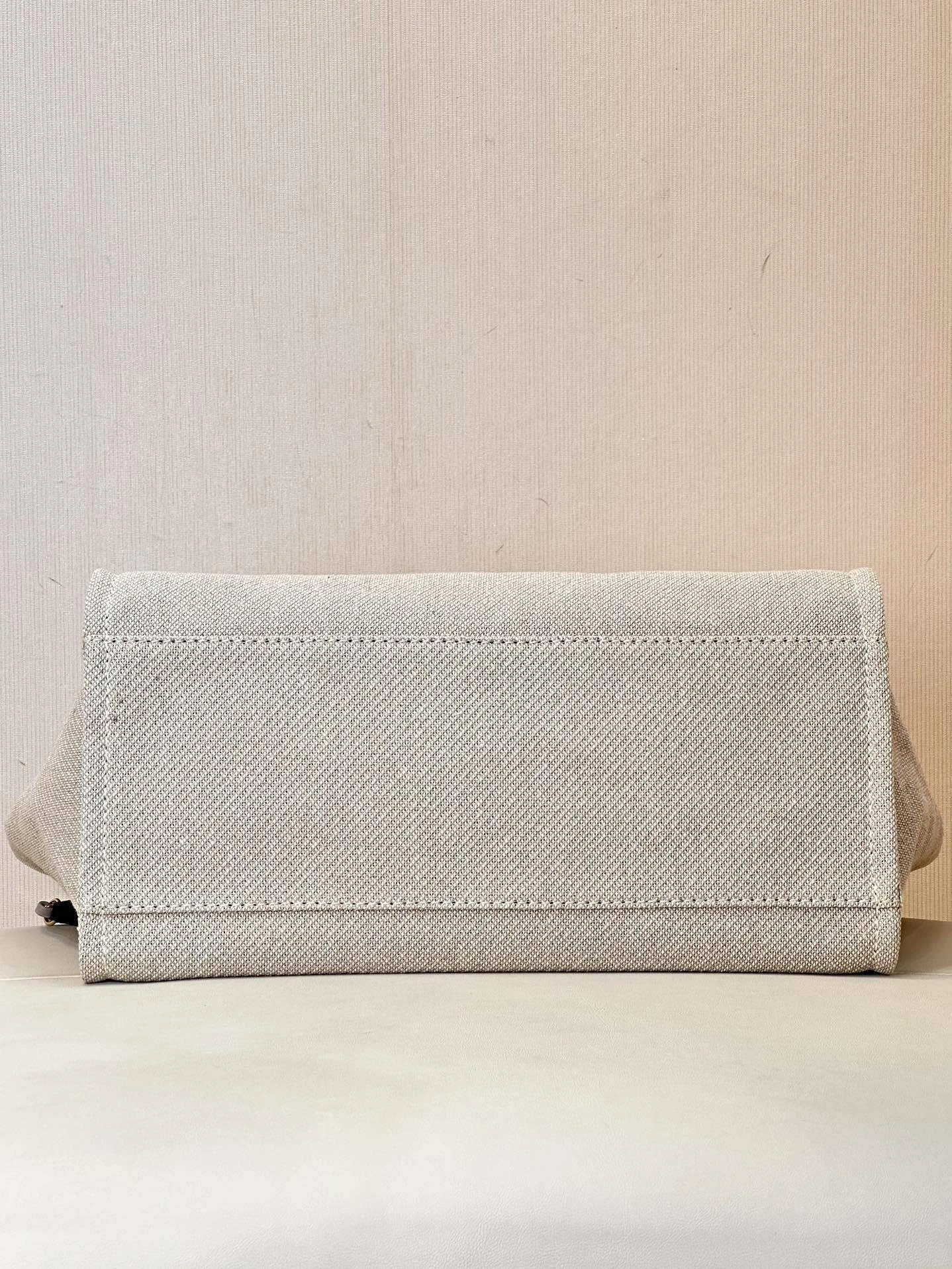 &MOMO-- 3h1958 A66941-B08029-NI018 Calfskin item:D-B000H0108