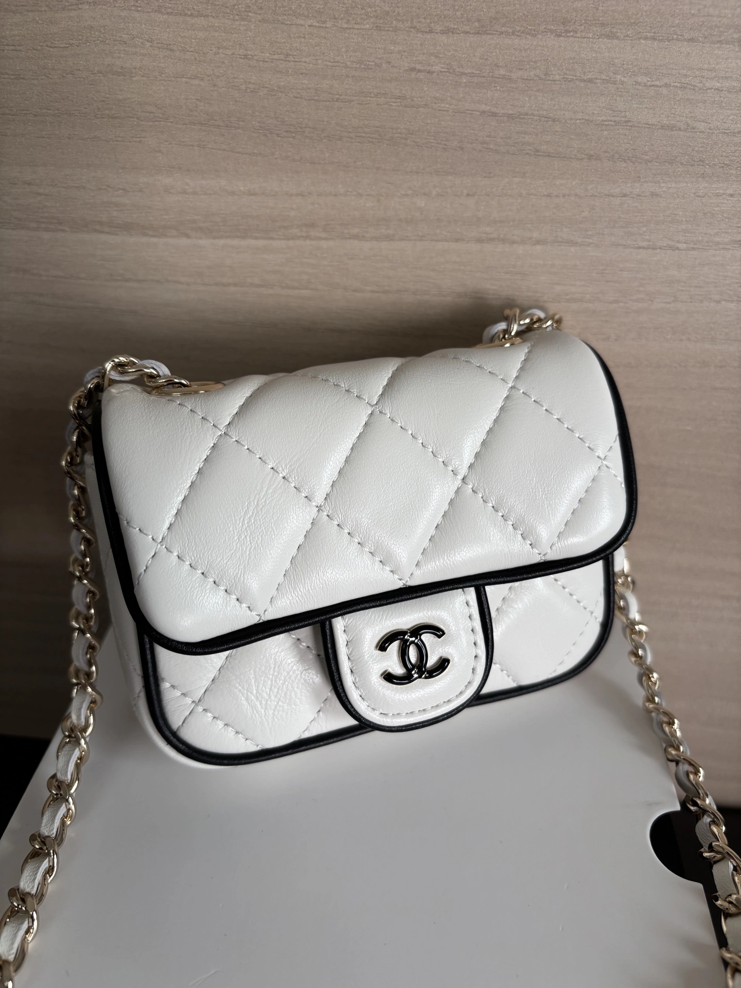 MOMO-- 3h1958 AP4512-B19460-NAFJQ high quality version item:E-B845D1611