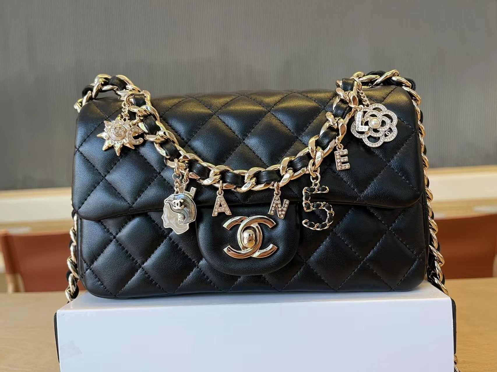 MOMO-- 3h1958 high quality version sheepskin item:E-B108K0601F