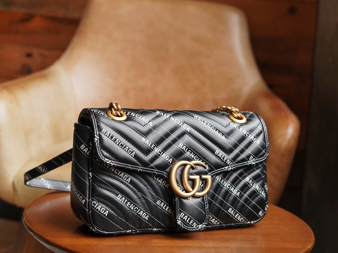 MOMO-- 443497-UK5AT-1089 item：C-B461H1666Q