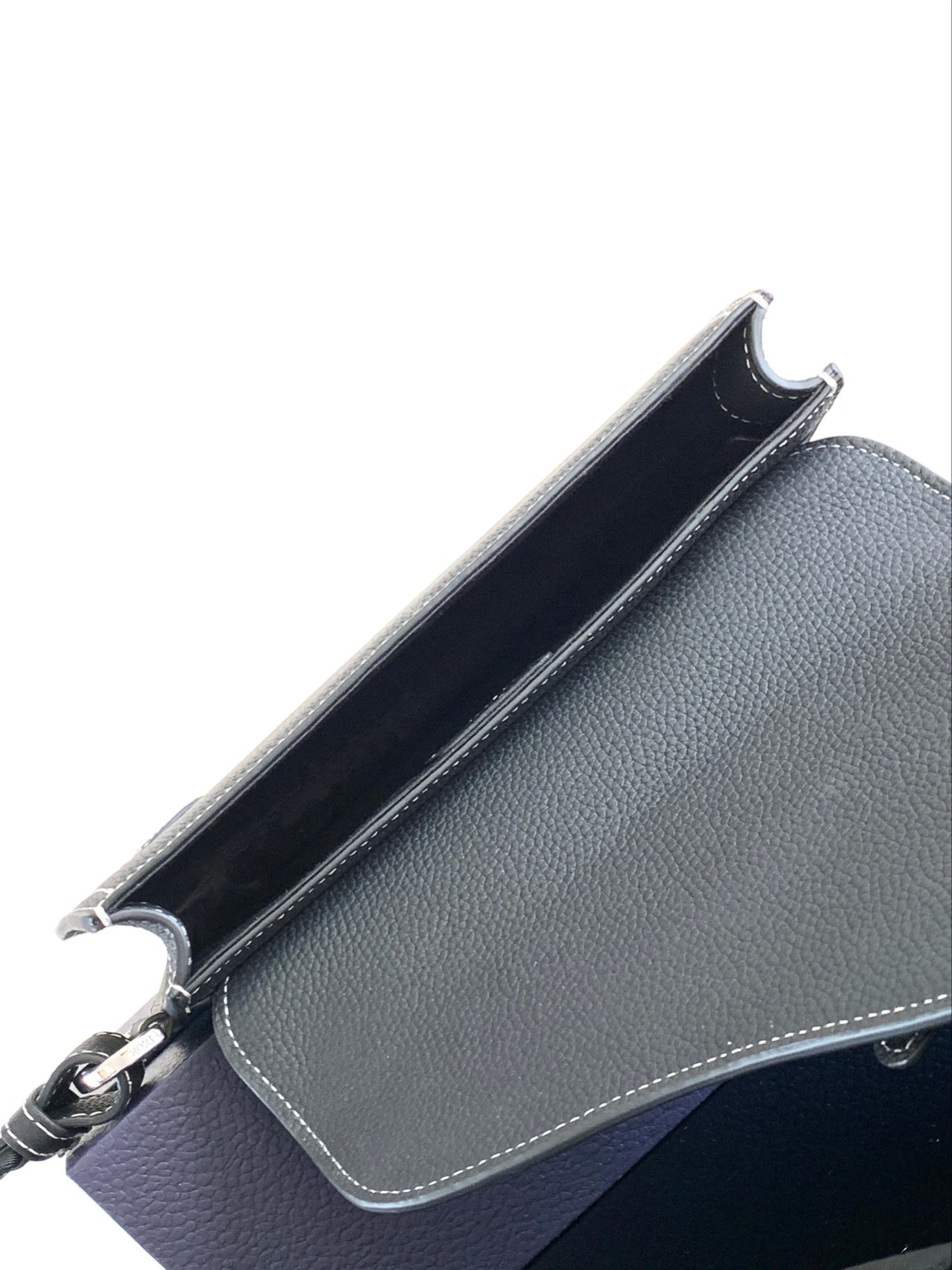 MOMO-- 4ior 1ADPO044YKK-H00N cowhide item:D-B331H0135