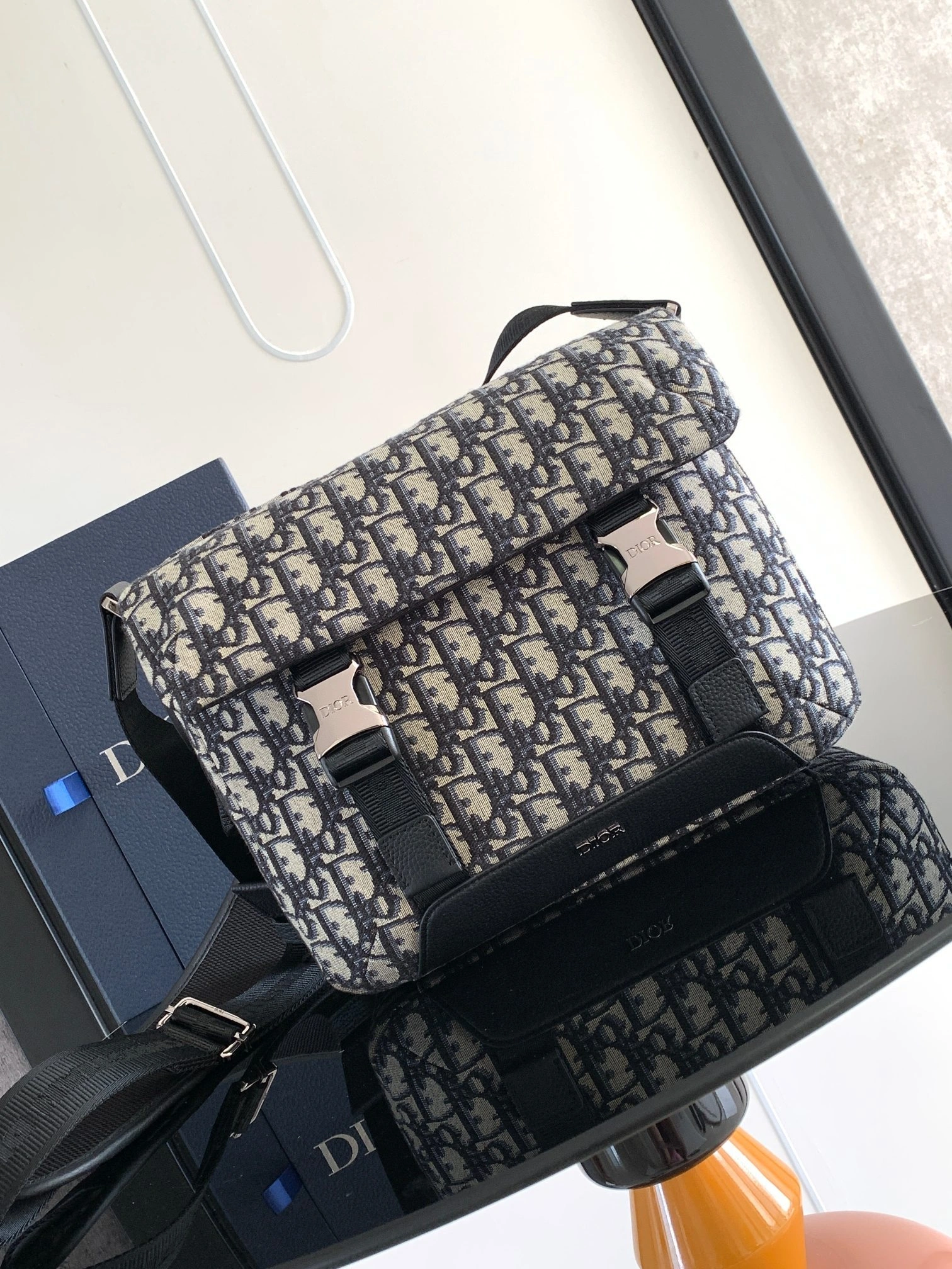 MOMO-- 4ior 1ESME061YKY-H27E Explorer item:D-B109F2079