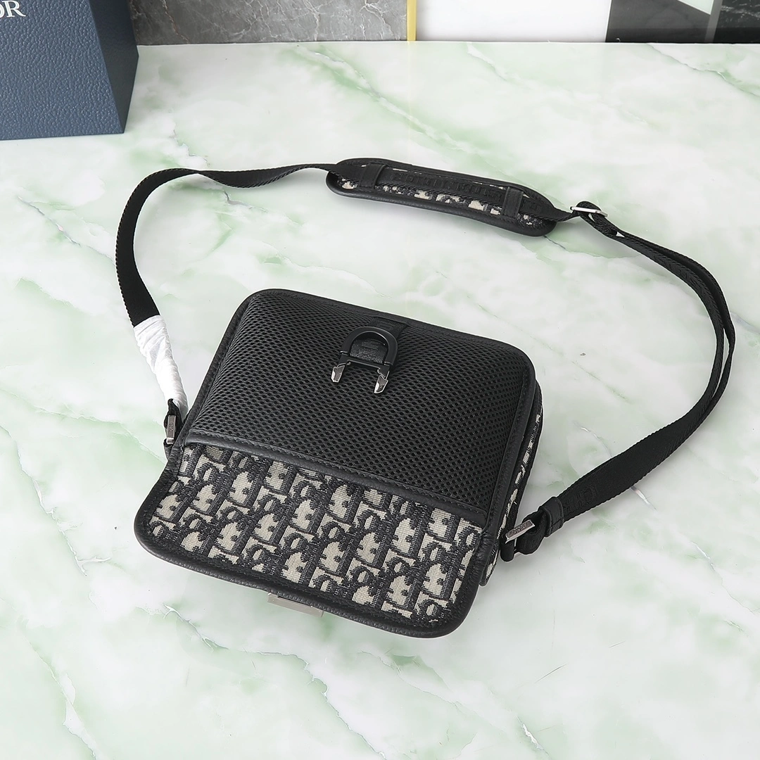MOMO-- 4ior 2ESWS006YKY_H27E item:D-B202H1510