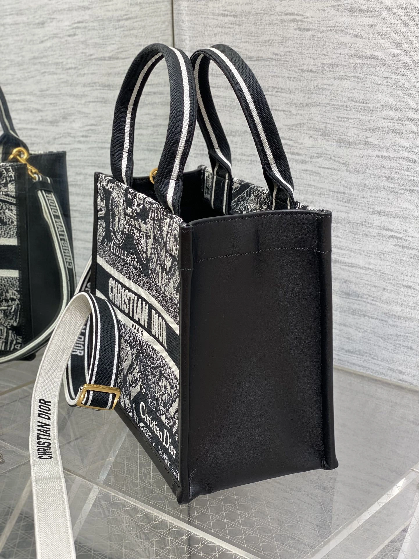 MOMO-- 4ior M1325CETJ_M46I high quality version Tote item:D-B109K0407