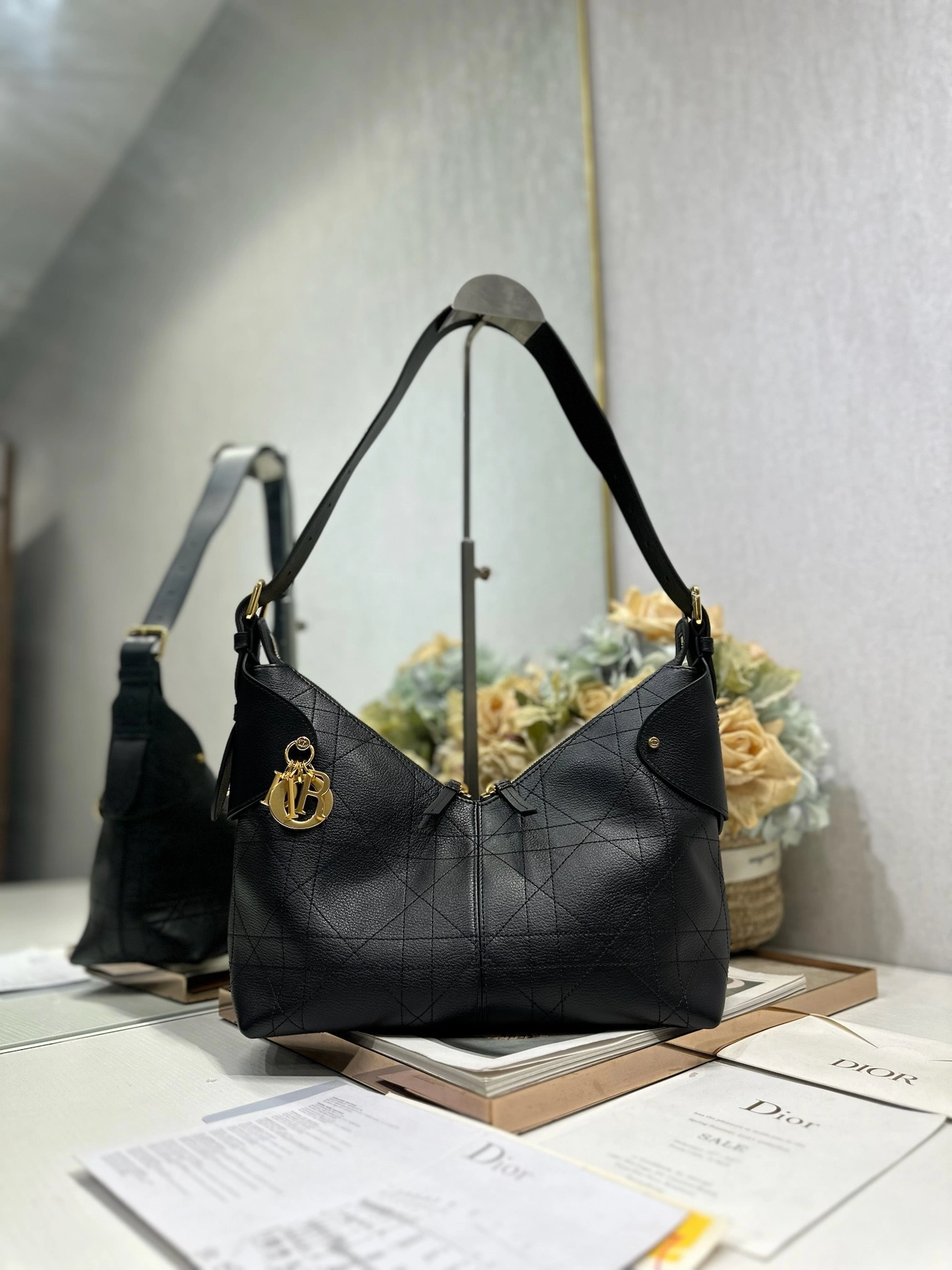 MOMO-- 4ior M2846UJVC-M900 high quality version Voyage cowhide item:E-B000L2024T