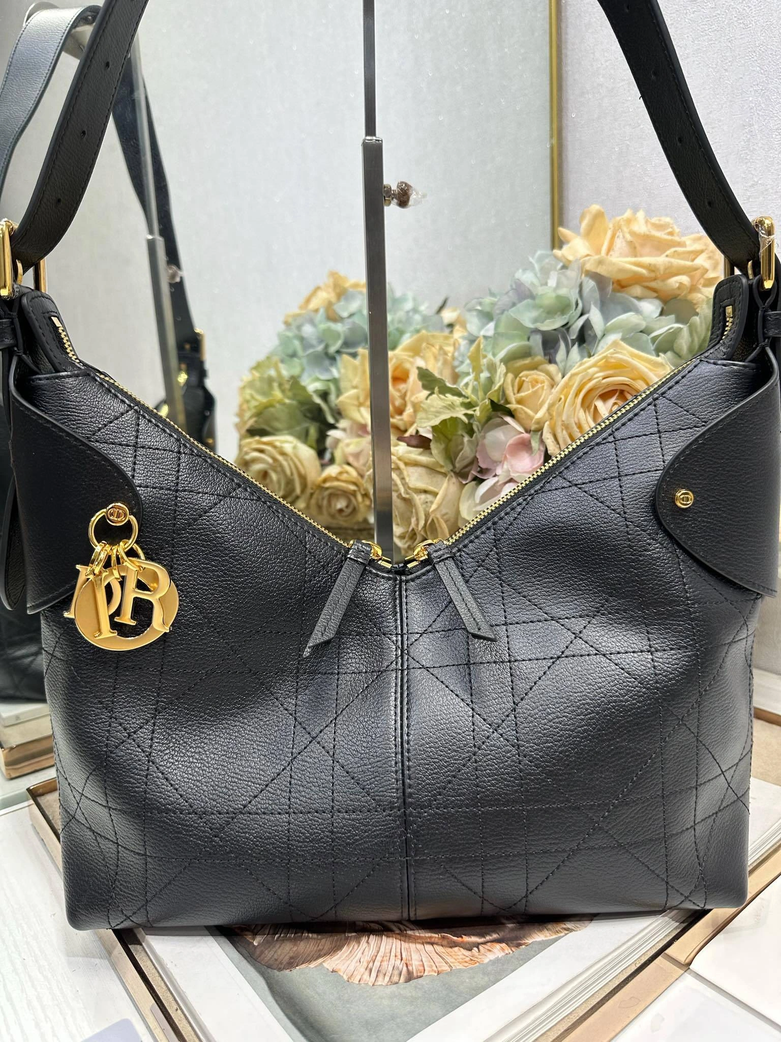 MOMO-- 4ior M2846UJVC-M900 high quality version Voyage cowhide item:E-B000L2024T