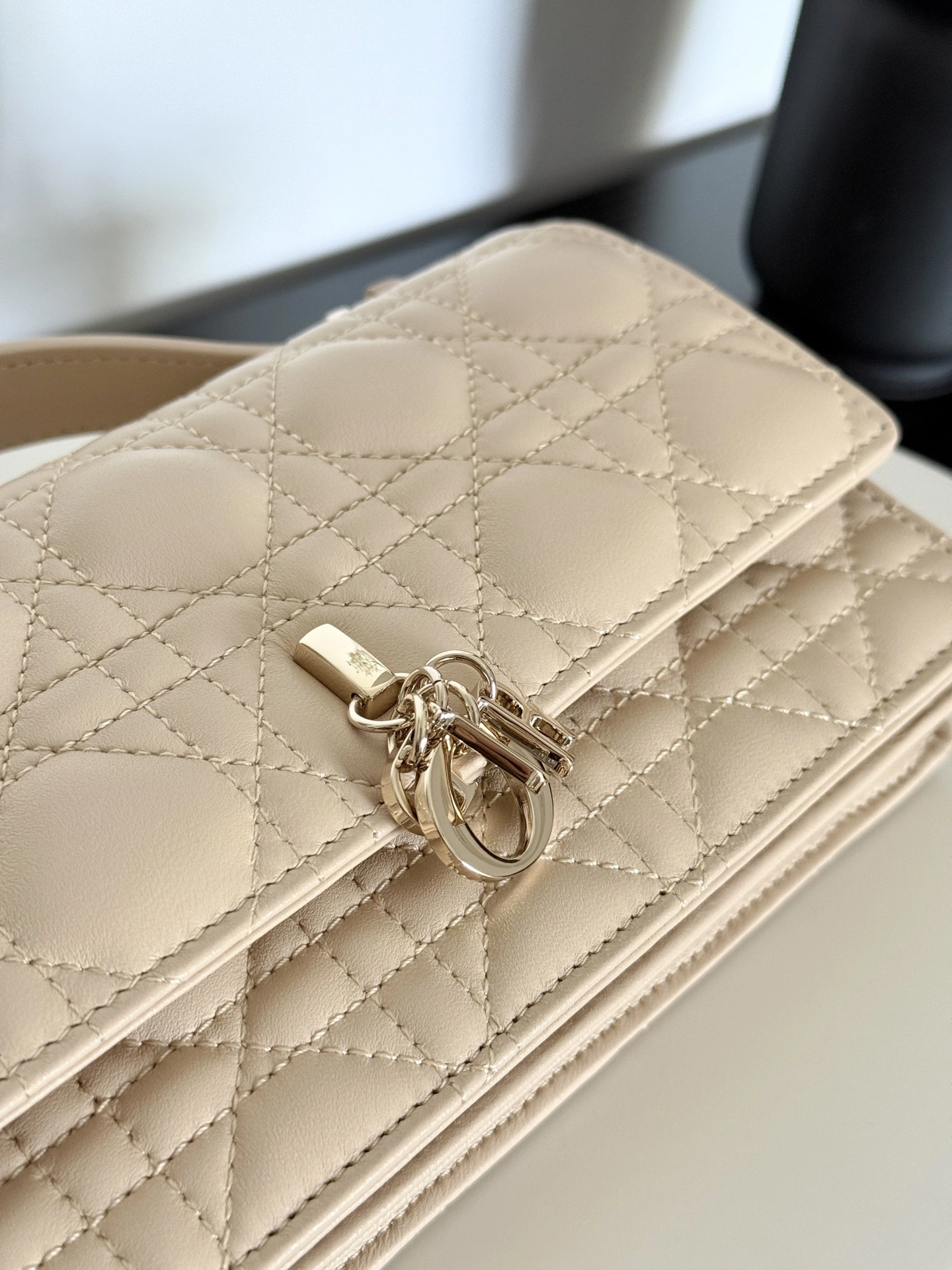 MOMO-- 4ior S0980ONMJ-M51U high quality version My sheepskin item:E-B805J2446