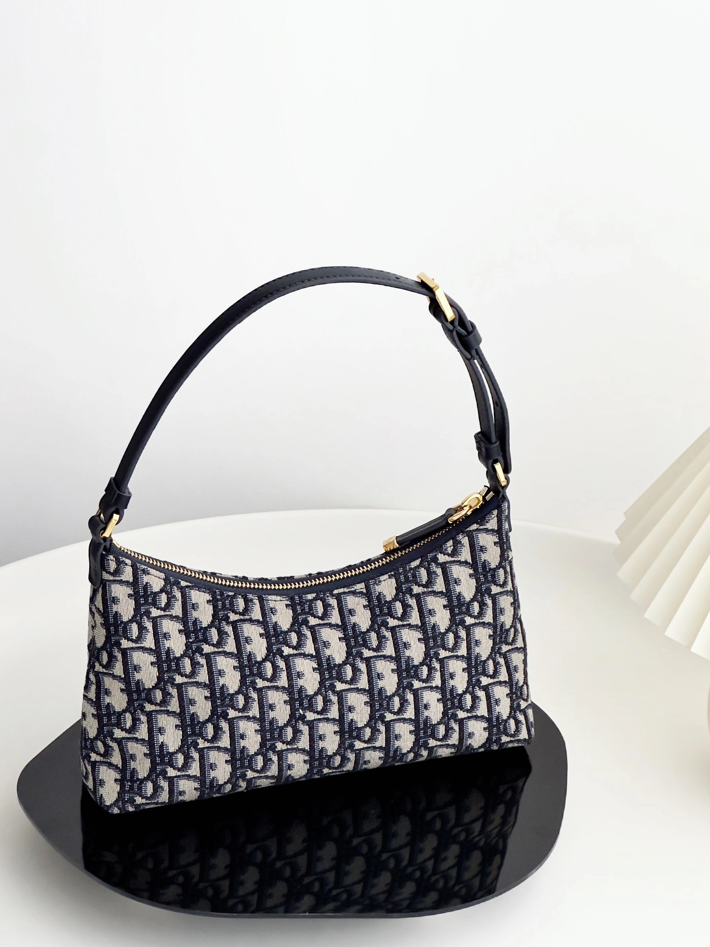 MOMO-- 4ior S2381UTZQ-M928 high quality version miss caro item:E-B805H1539