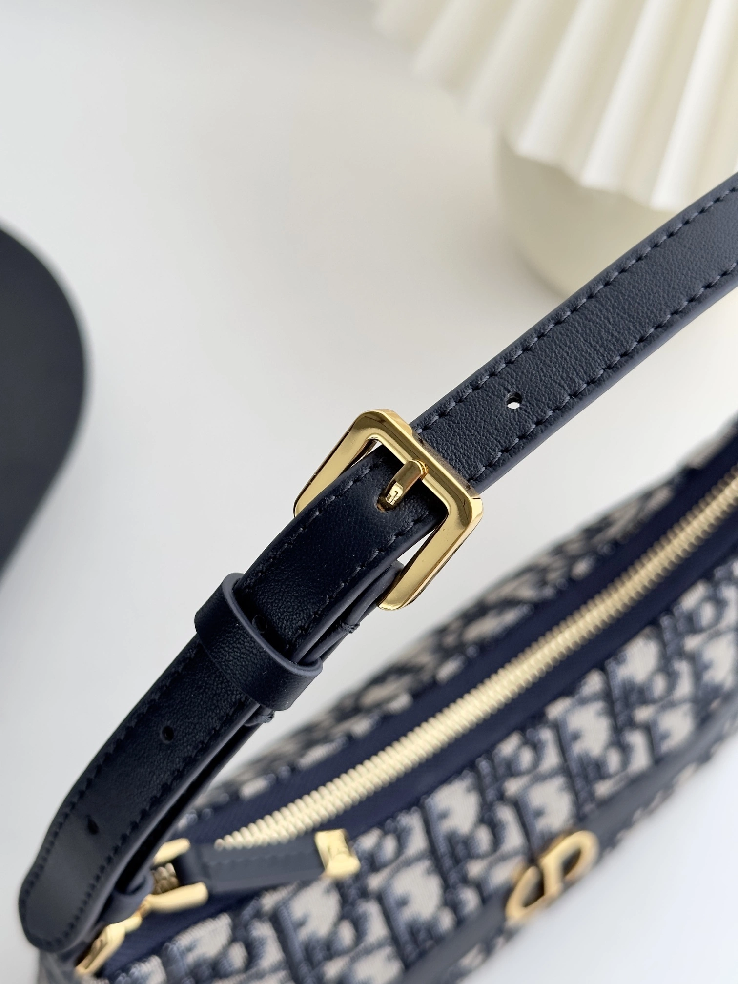 MOMO-- 4ior S2381UTZQ-M928 high quality version miss caro item:E-B805H1539