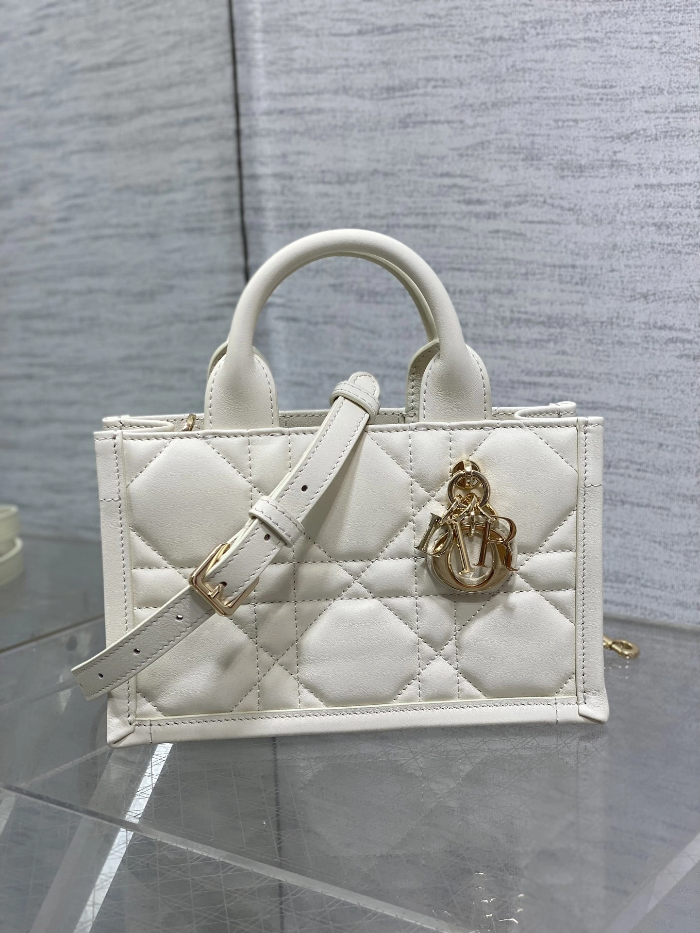 MOMO-- 4ior S5573OWHP-M030 Book Tote Calfskin item:D-B109F2080