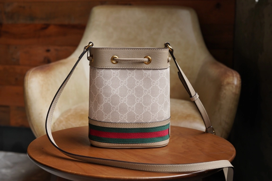 MOMO-- 550620-UULEG-9682 item：C-B461H1127Q