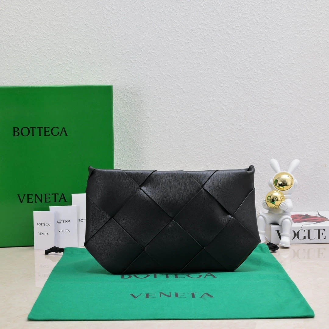 MOMO-- 577771-VMAY4-8648 cowhide item:C-B134L0930R