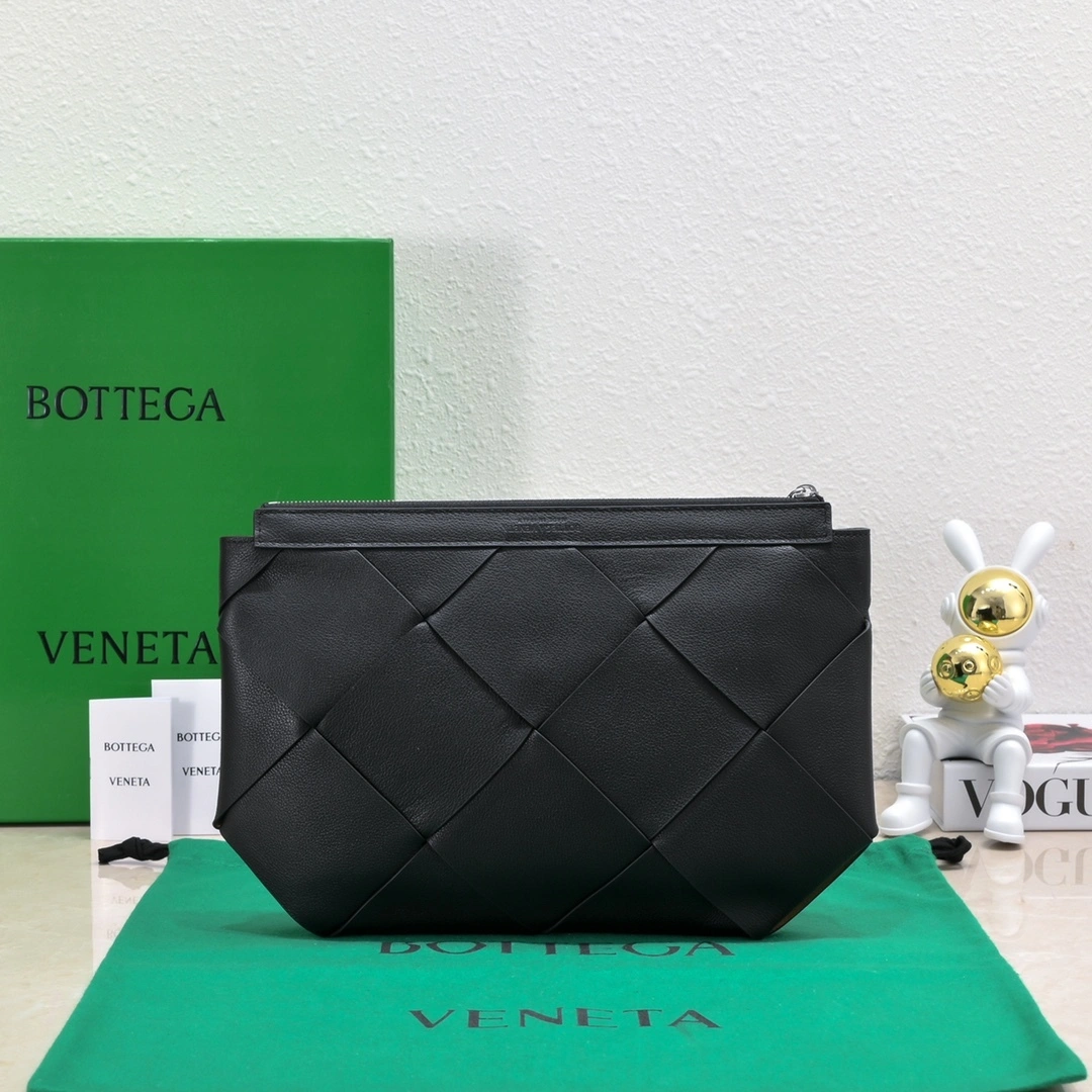 MOMO-- 577771-VMAY4-8648 cowhide item:C-B134L0930R