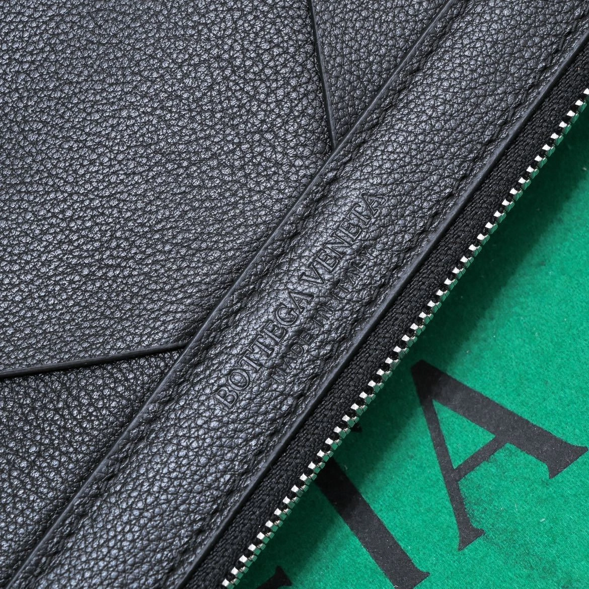 MOMO-- 577771-VMAY4-8648 cowhide item:C-B134L0930R