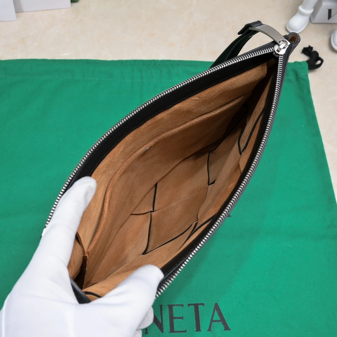 MOMO-- 577771-VMAY4-8648 cowhide item:C-B134L0930R