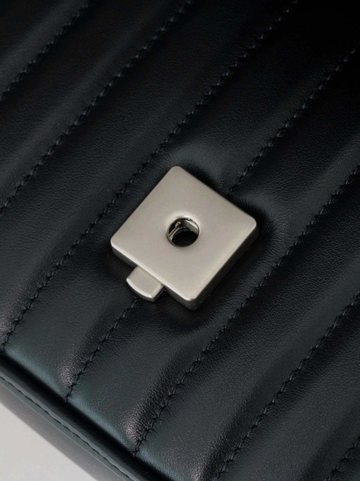 MOMO-- 583571-UM8AN-1000 high quality version item：C-B461H1836Q