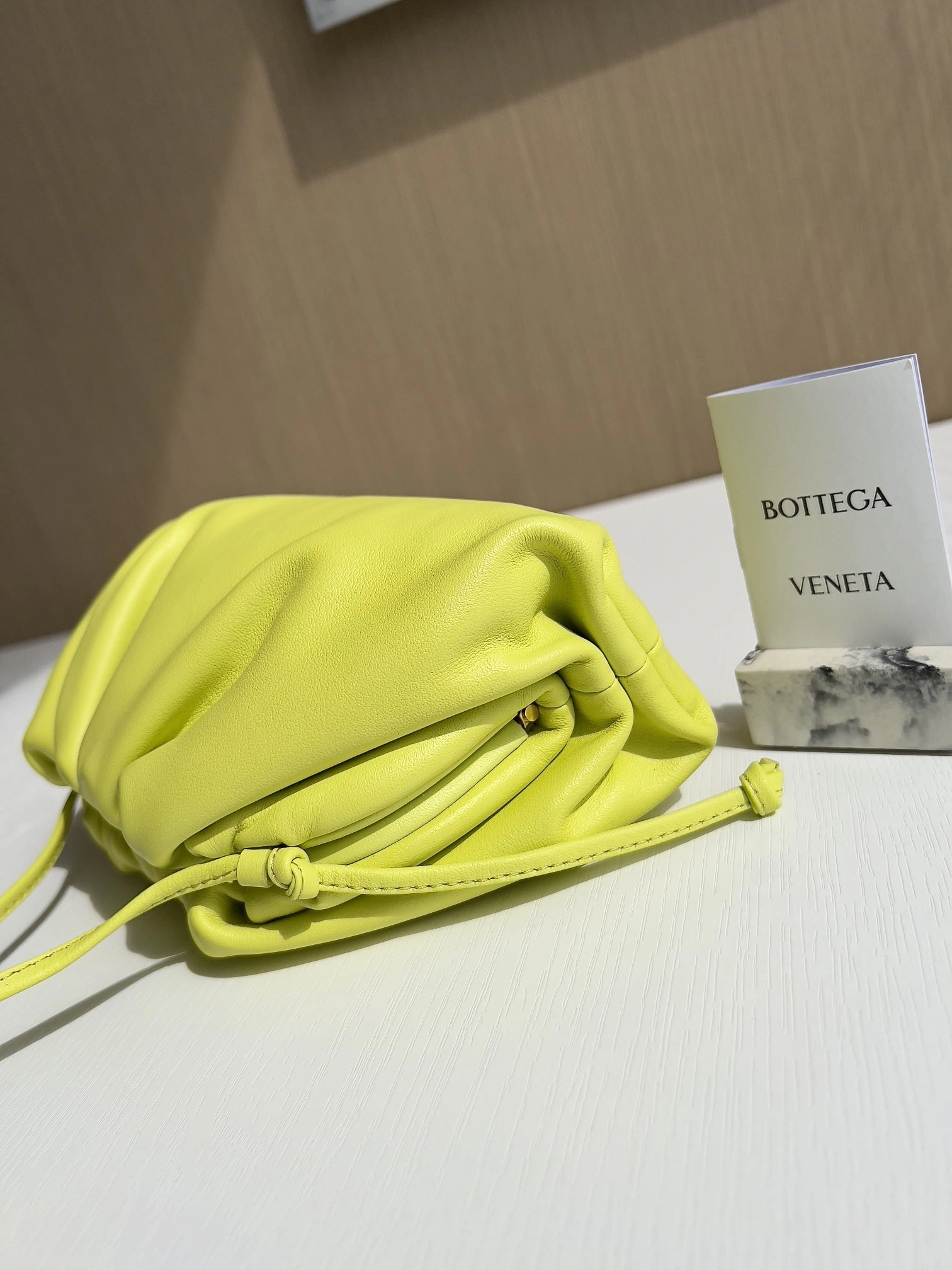 MOMO-- 585852-VCP40-3520 item：C-B063G2104R