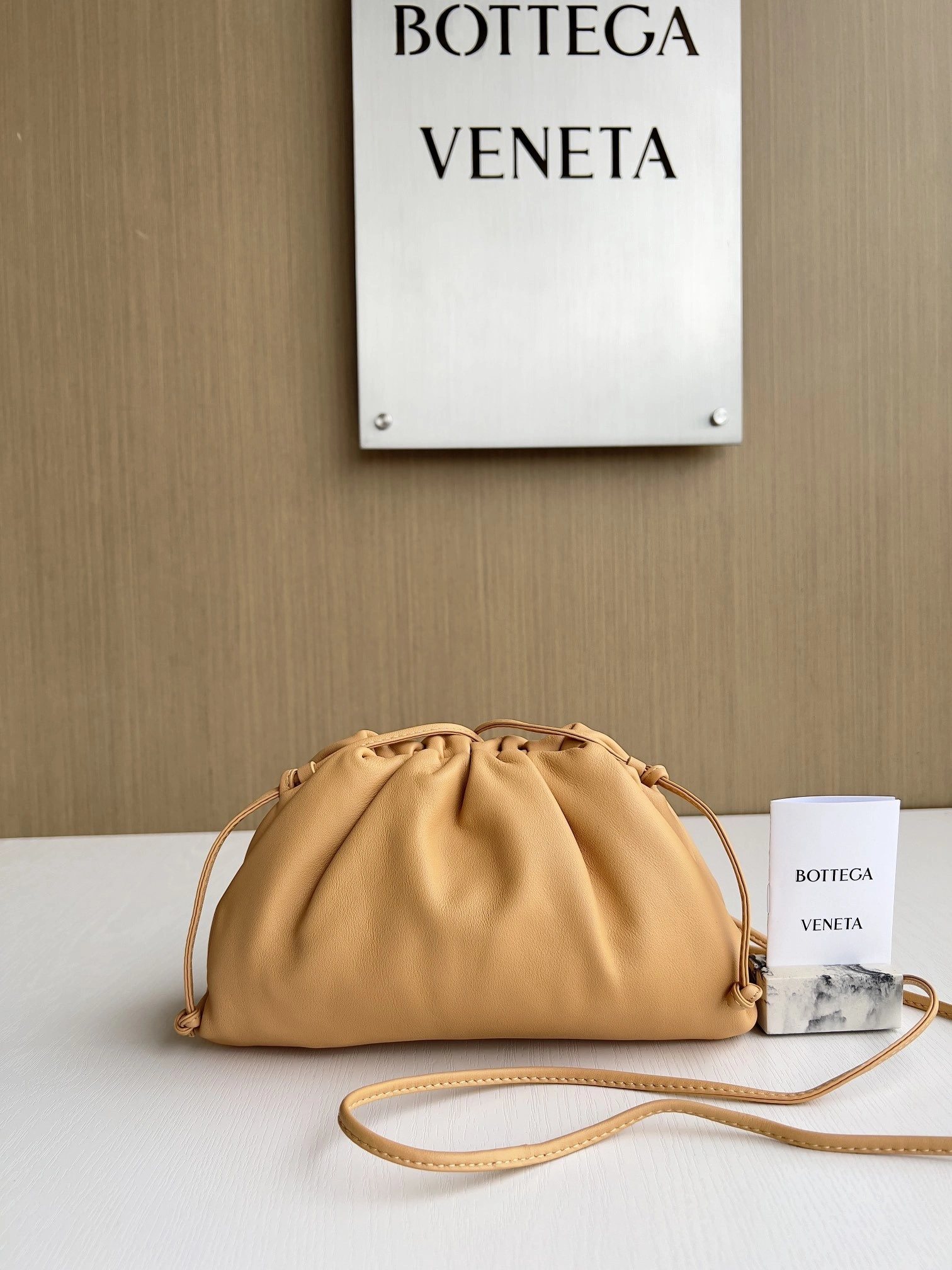 MOMO-- 585852-VCP40-7687 item：C-B063G2022R