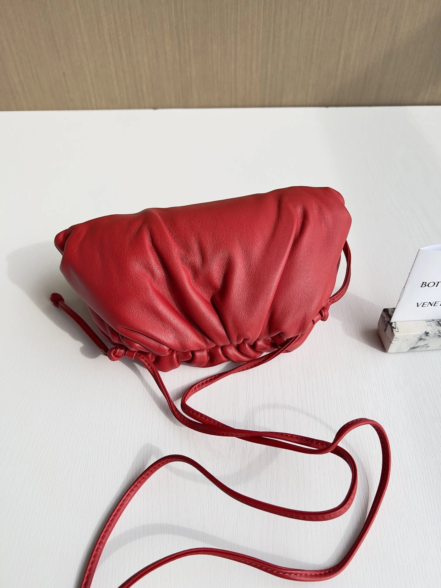 MOMO-- 585852-VCP40-8937 item：C-B063G2106R