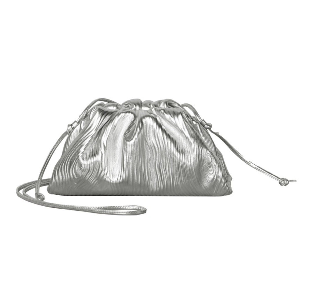 MOMO-- 585852-VCQ60-8105 item：C-B063G2039R