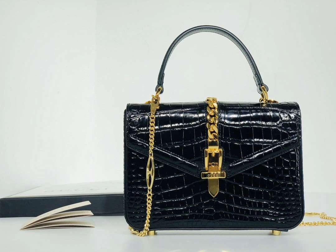 *MOMO---589479 cowhide item : A-B180H0424