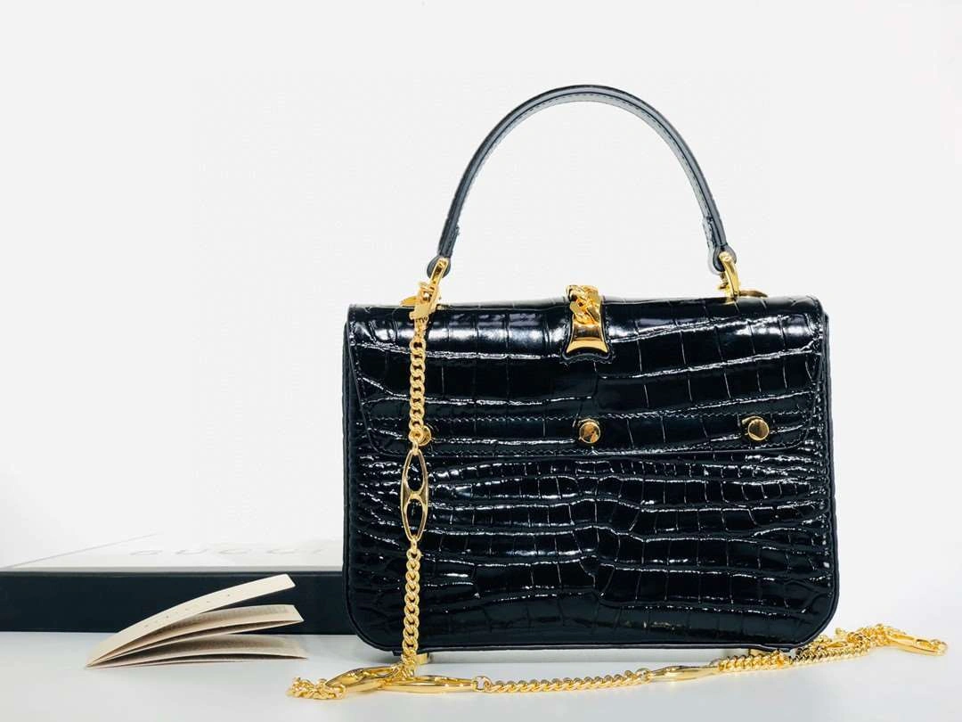 *MOMO---589479 cowhide item : A-B180H0424