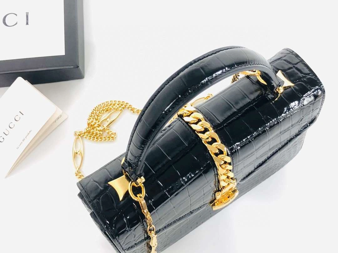 *MOMO---589479 cowhide item : A-B180H0424