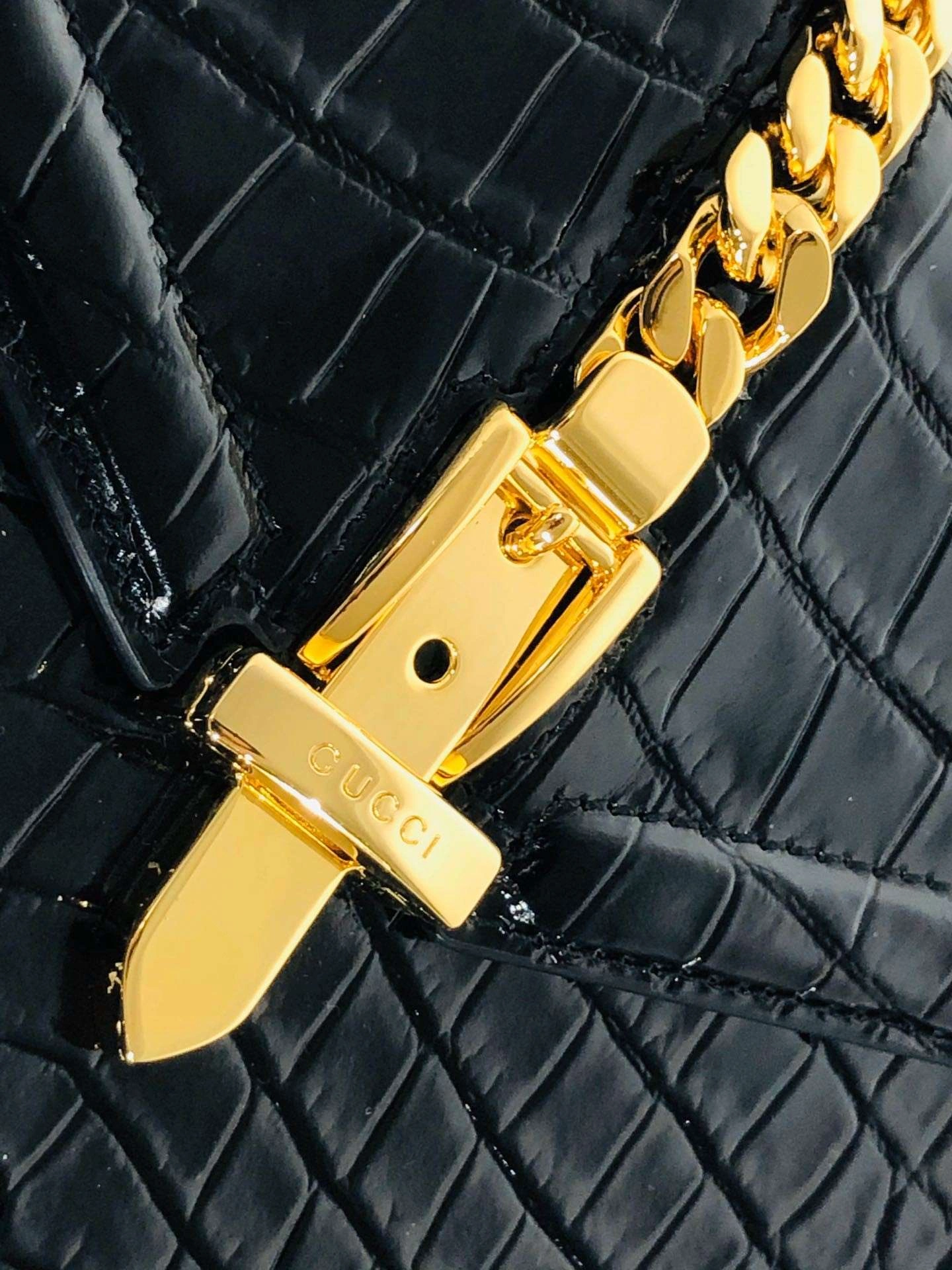 *MOMO---589479 cowhide item : A-B180H0424