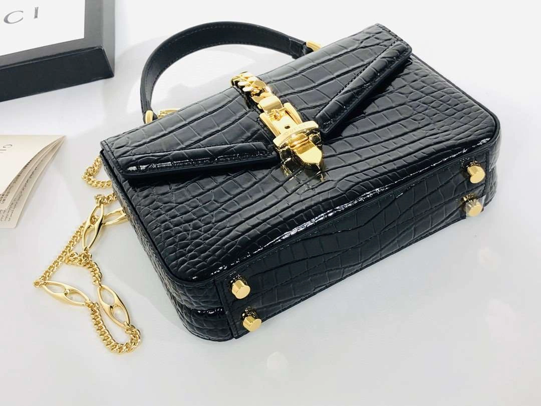 *MOMO---589479 cowhide item : A-B180H0424