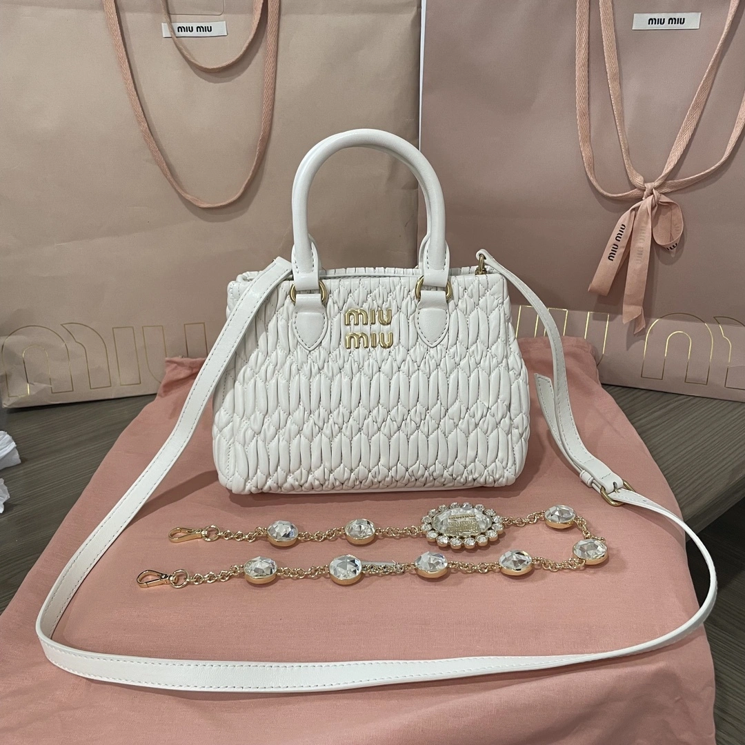 MOMO-- 5BA251-FVJ-F097W-V-OLO item:D-B063A0422S