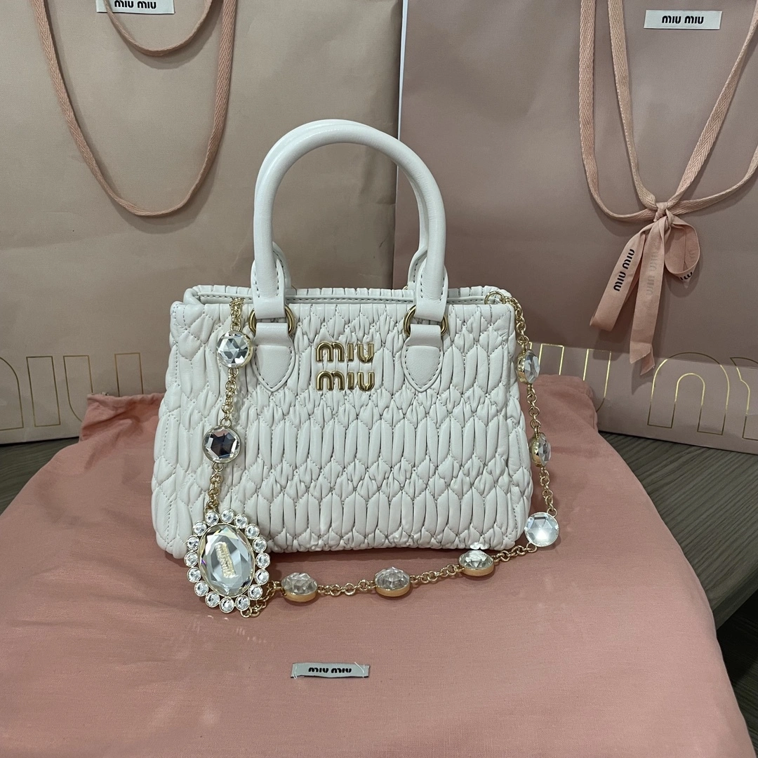 MOMO-- 5BA251-FVJ-F097W-V-OLO item:D-B063A0422S