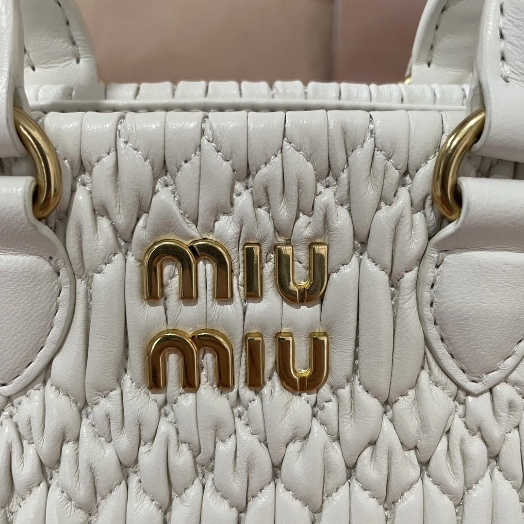 MOMO-- 5BA251-FVJ-F097W-V-OLO item:D-B063A0422S