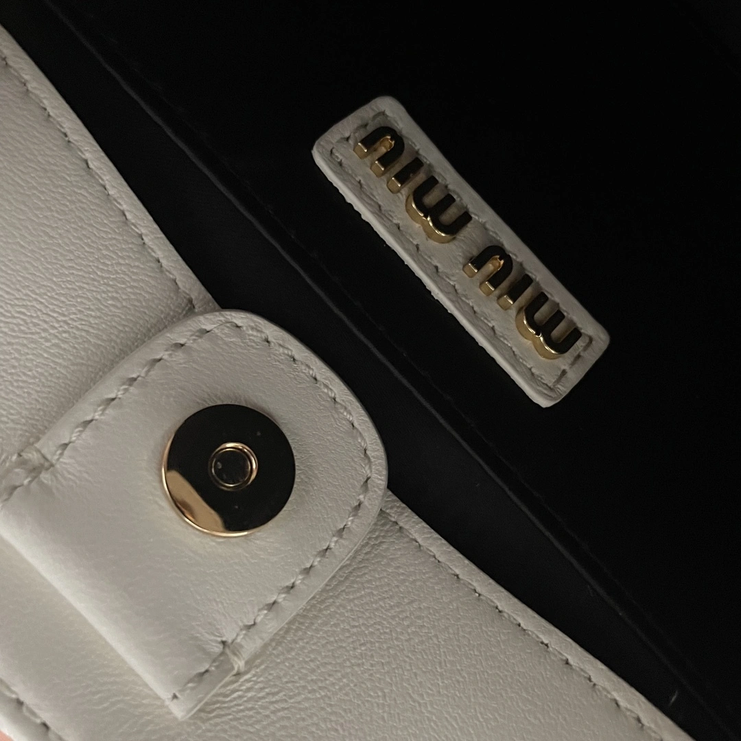 MOMO-- 5BA251-FVJ-F097W-V-OLO item:D-B063A0422S