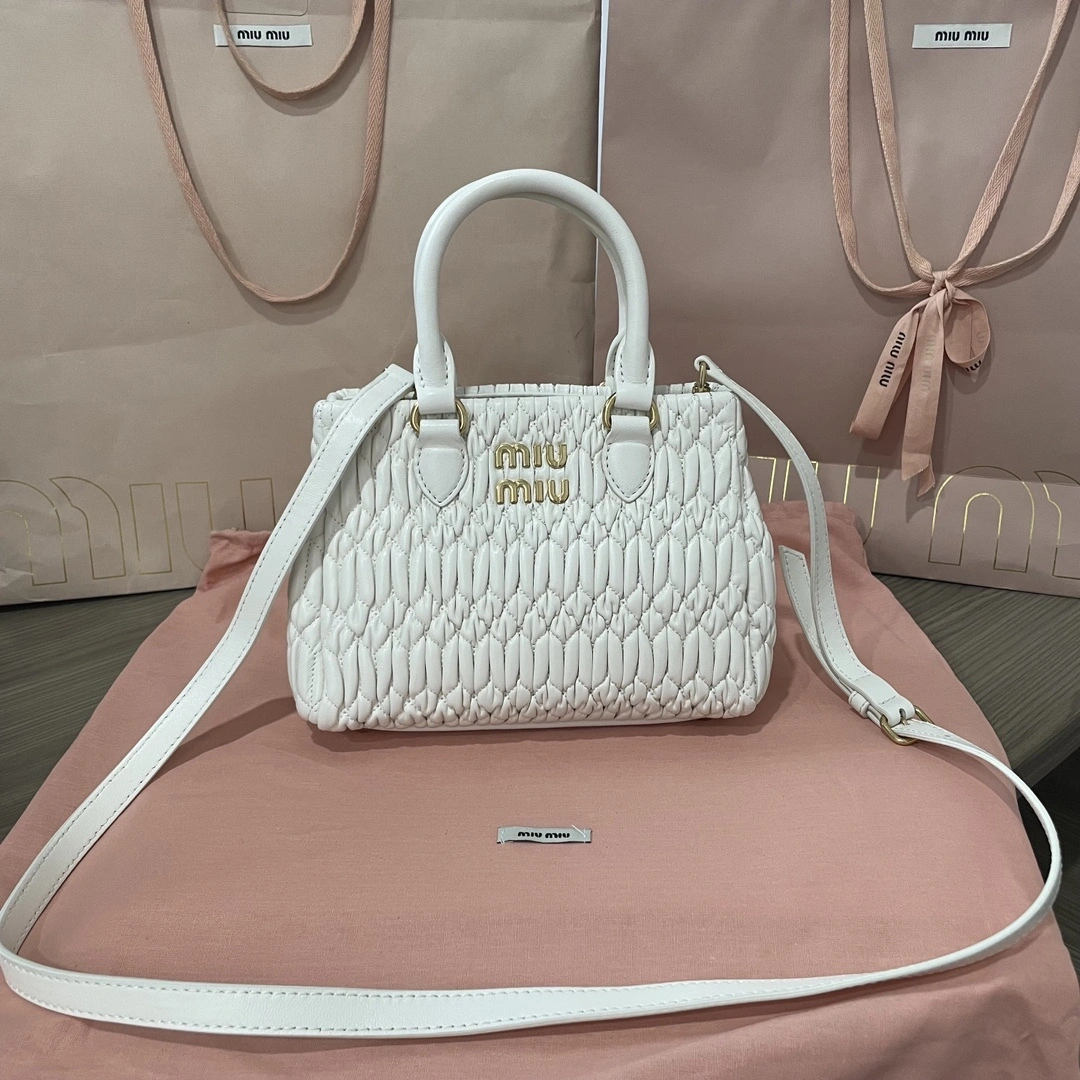 MOMO-- 5BA251-FVJ-F097W-V-OLO item:D-B063A0422S