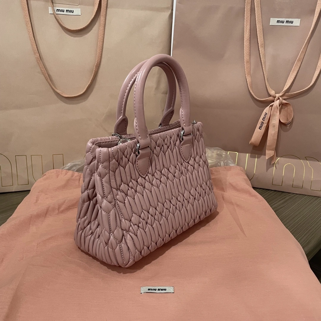 MOMO-- 5BA251-FVJ-F0E18-V-OLO item:D-B063A0425S