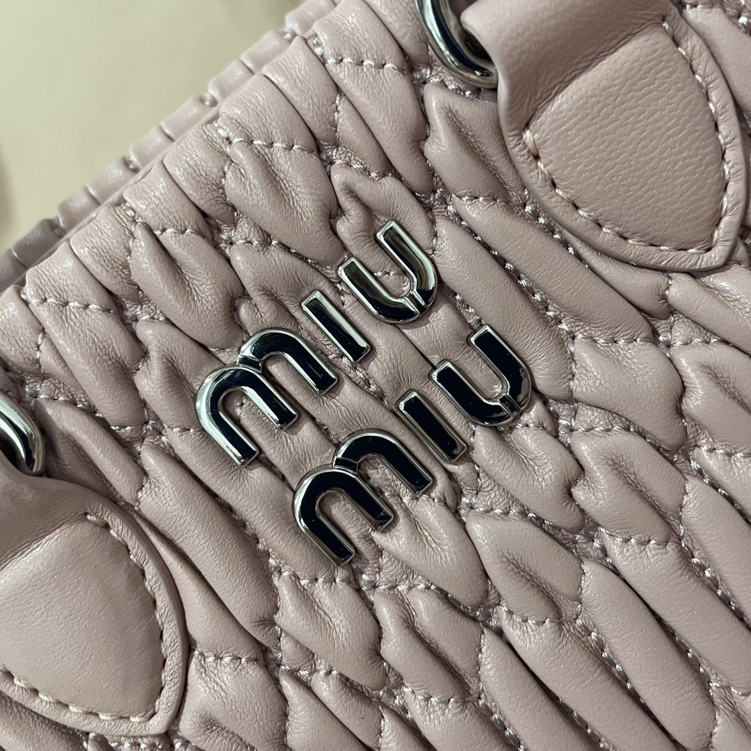 MOMO-- 5BA251-FVJ-F0E18-V-OLO item:D-B063A0425S