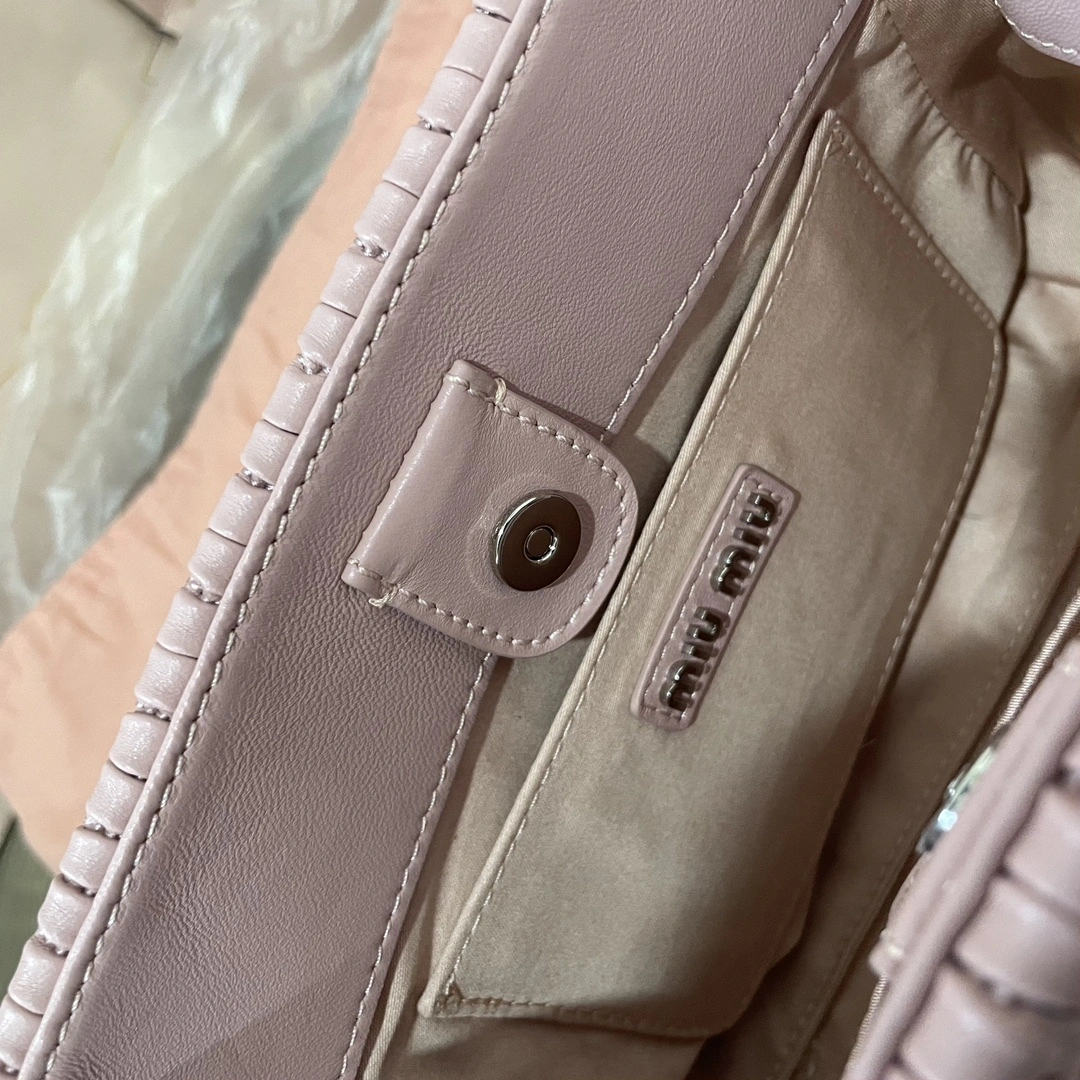 MOMO-- 5BA251-FVJ-F0E18-V-OLO item:D-B063A0425S