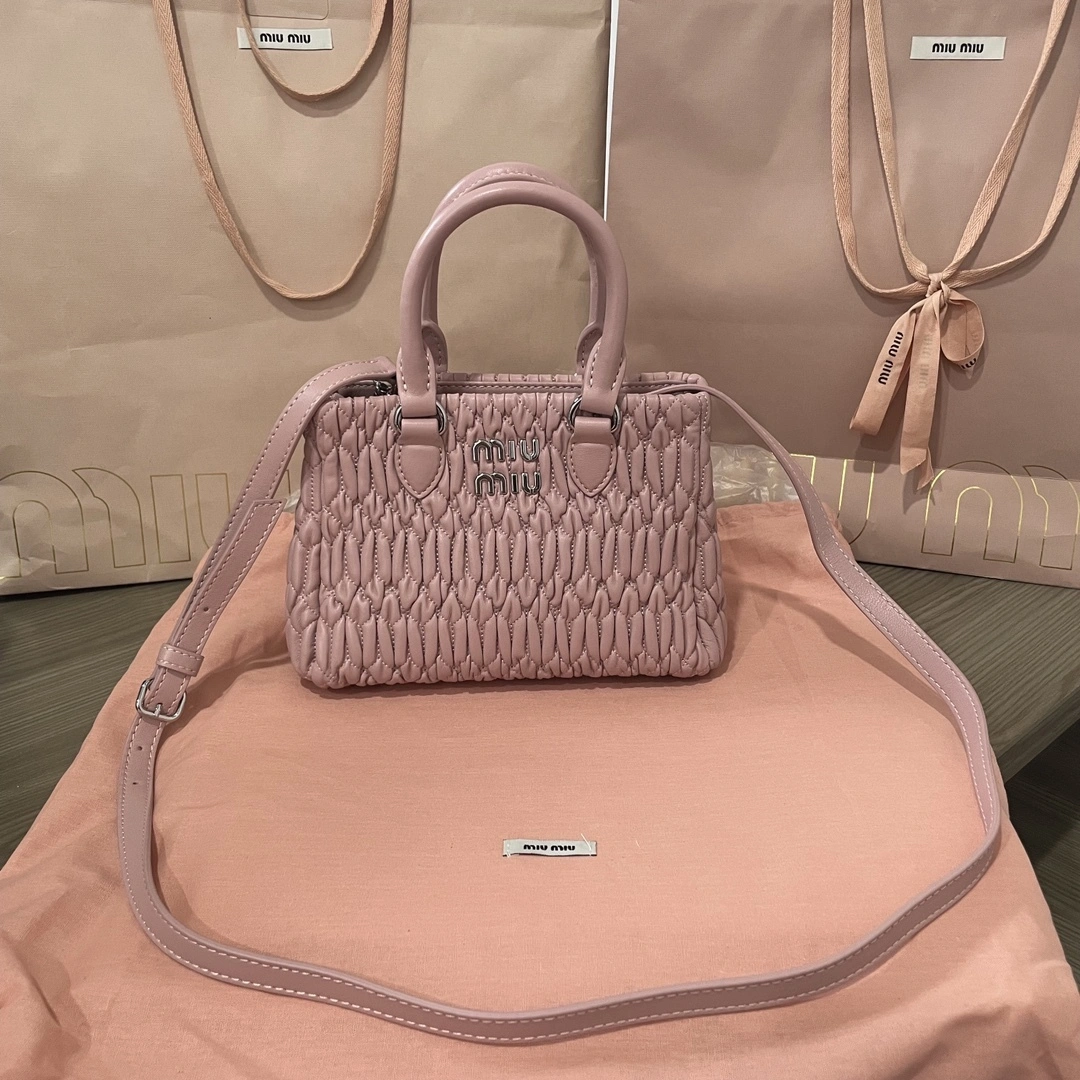 MOMO-- 5BA251-FVJ-F0E18-V-OLO item:D-B063A0425S