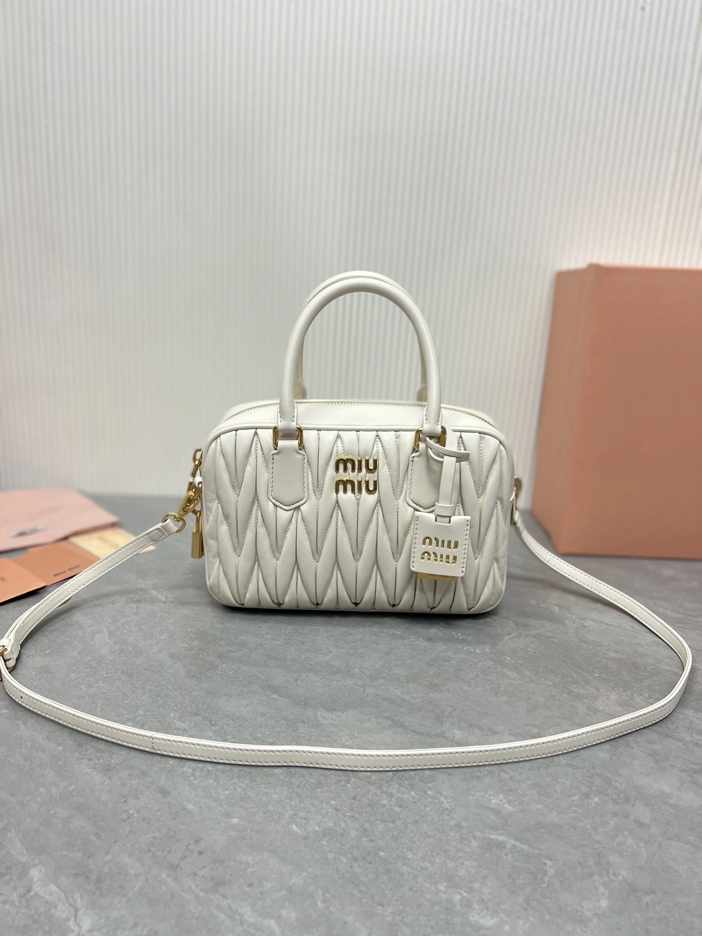 MOMO-- 5BB124-N88-F0009-V-OOO 2Colour high quality version item：C-B000I2023V-2