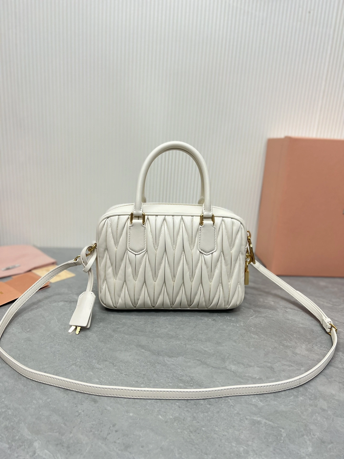 MOMO-- 5BB124-N88-F0009-V-OOO 2Colour high quality version item：C-B000I2023V-2