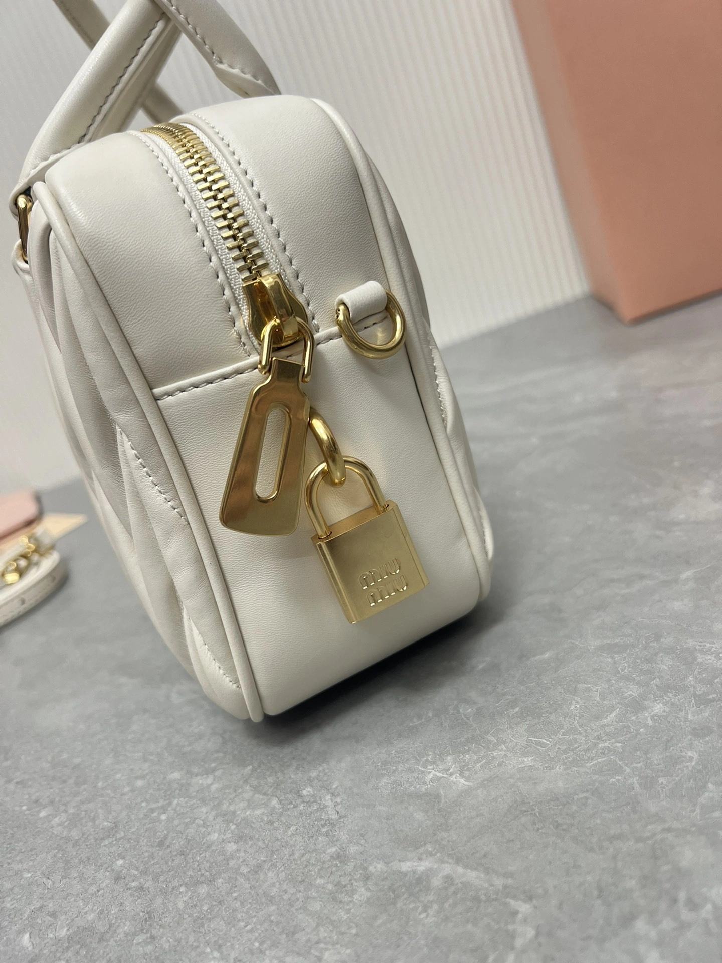 MOMO-- 5BB124-N88-F0009-V-OOO 2Colour high quality version item：C-B000I2023V-2