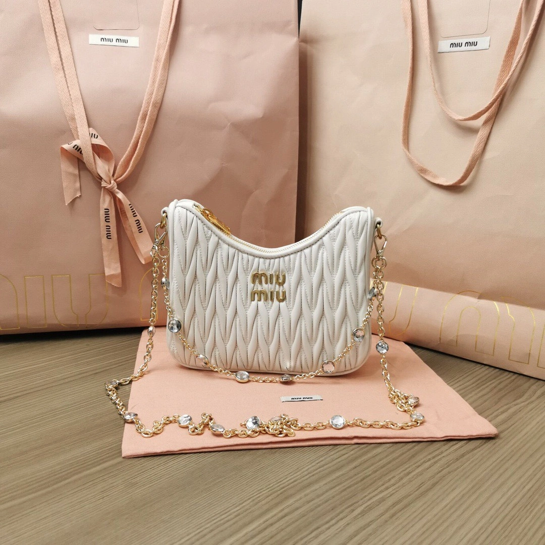 MOMO-- 5BH211-2CE3-F097W-V-OWO item：C-B000I2061V