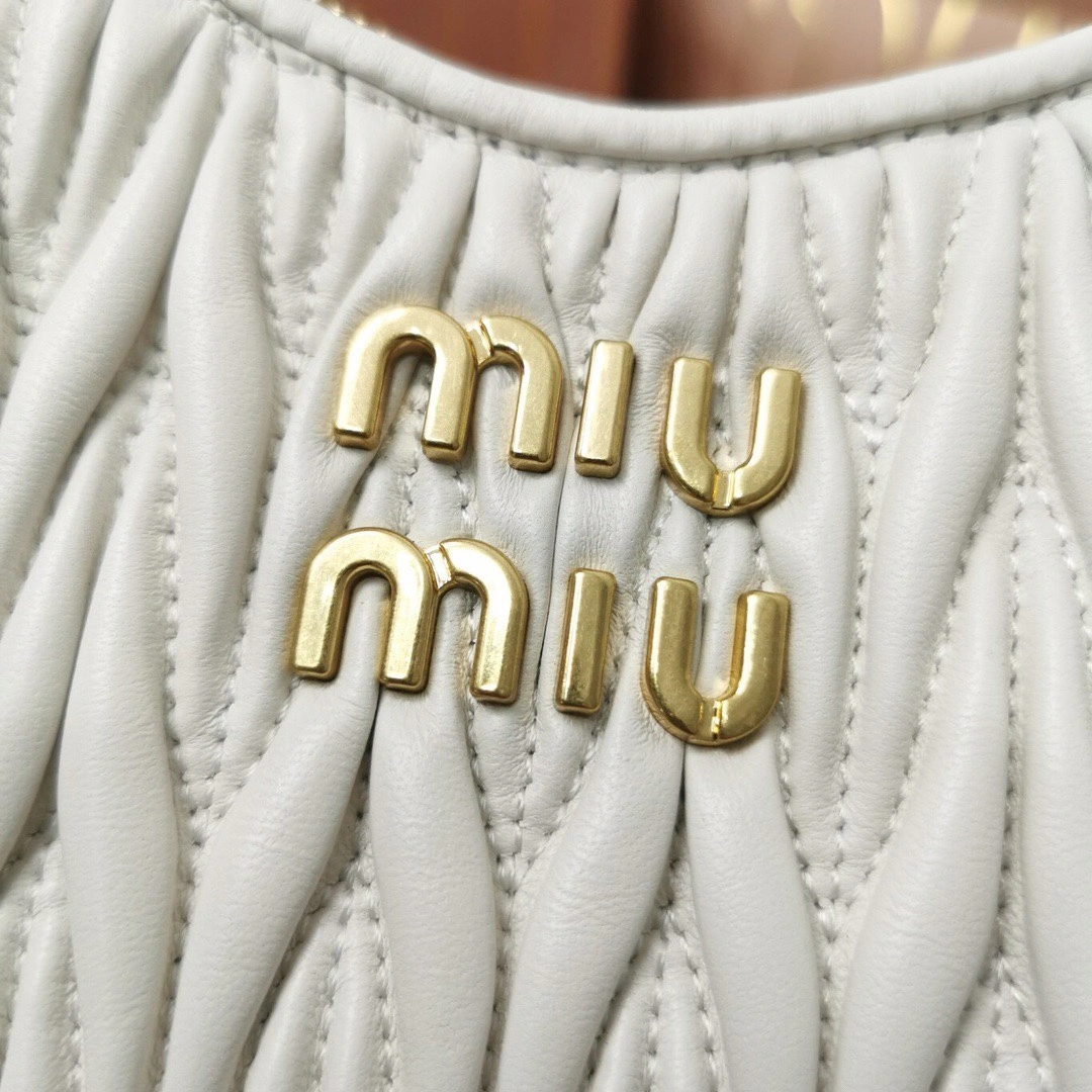 MOMO-- 5BH211-2CE3-F097W-V-OWO item：C-B000I2061V