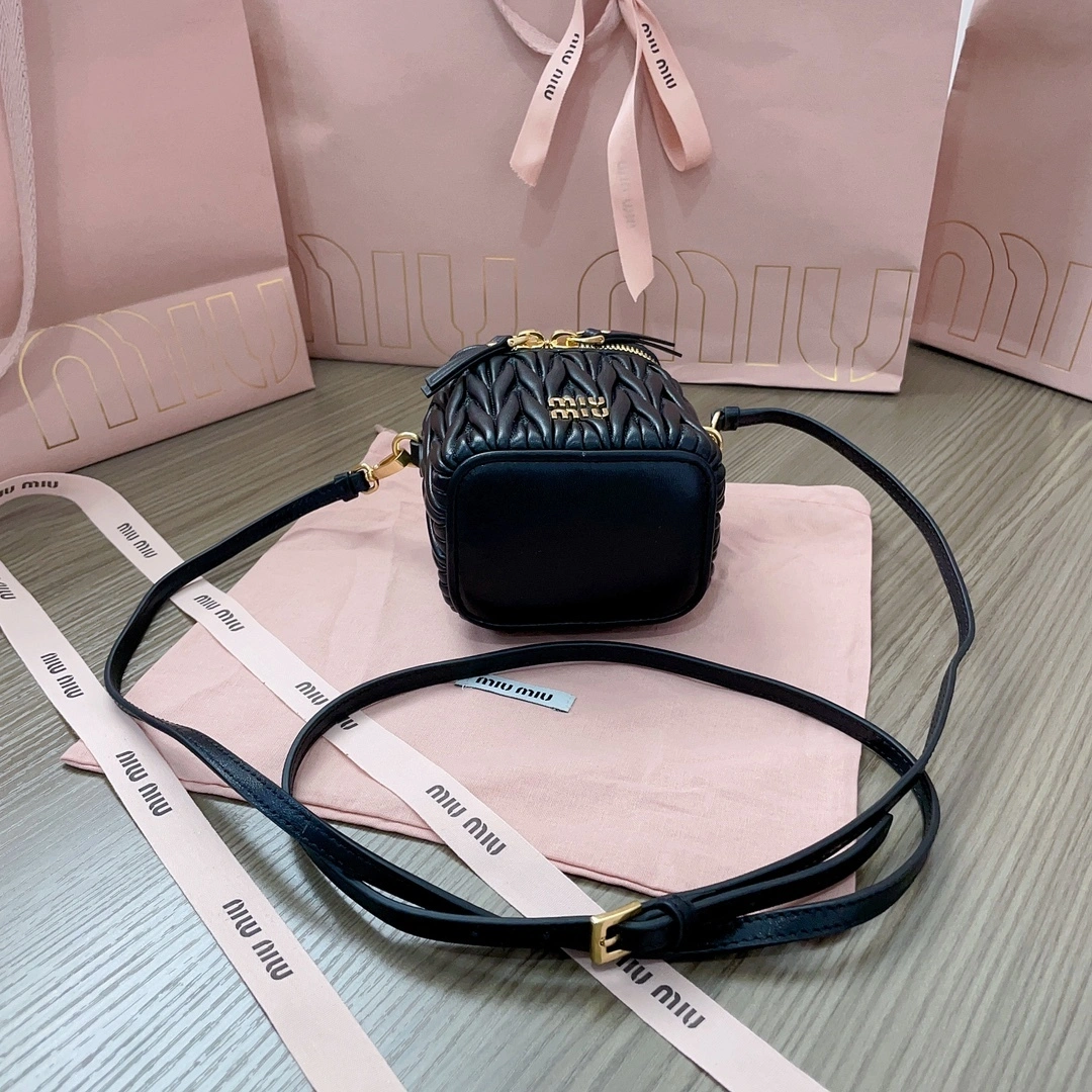 MOMO-- 5NR018-2FPP-F0002 item:D-B063A0415S