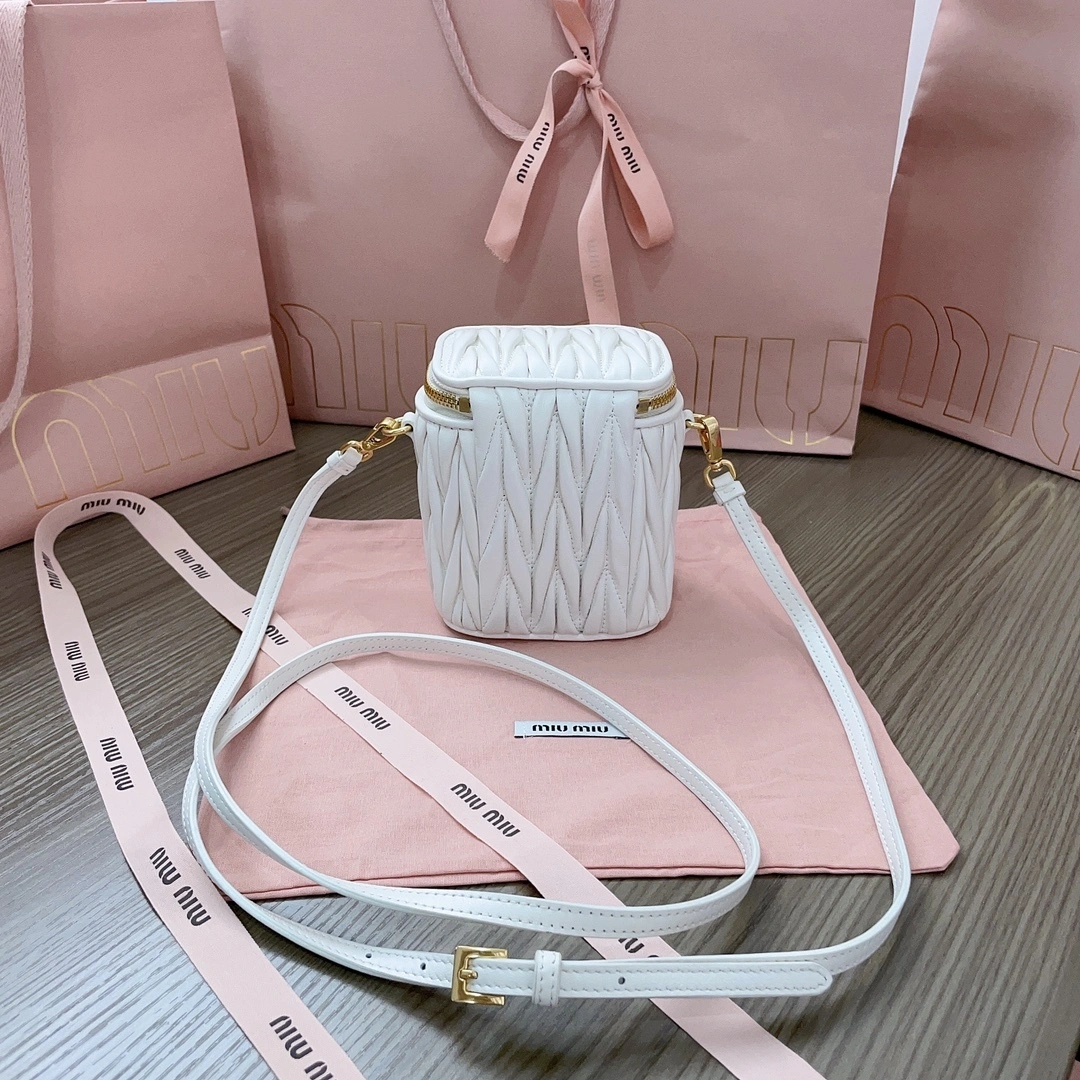 MOMO-- 5NR018-2FPP-F0009 item:D-B063A0417S