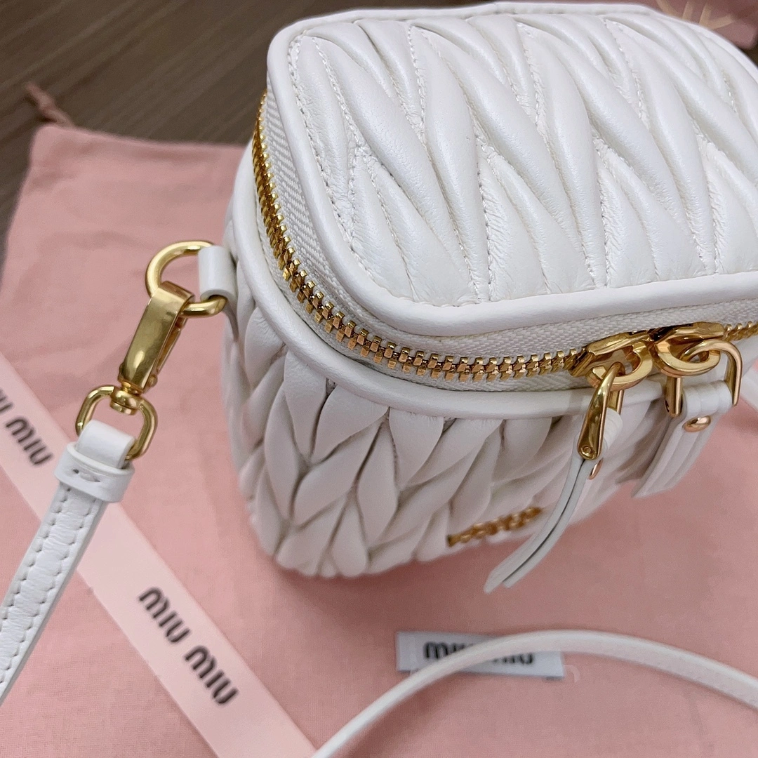 MOMO-- 5NR018-2FPP-F0009 item:D-B063A0417S