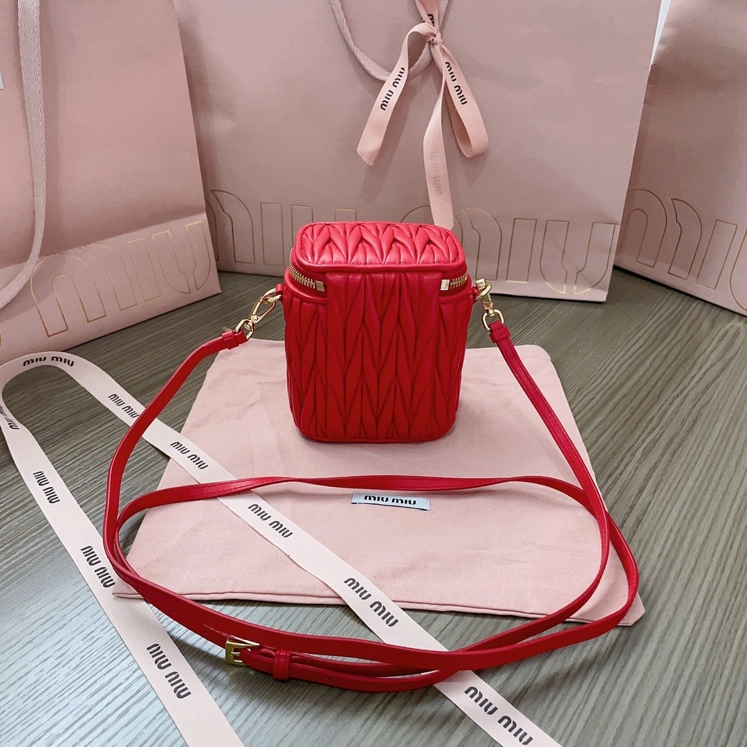 MOMO-- 5NR018-2FPP-F0011 item:D-B063A0418S