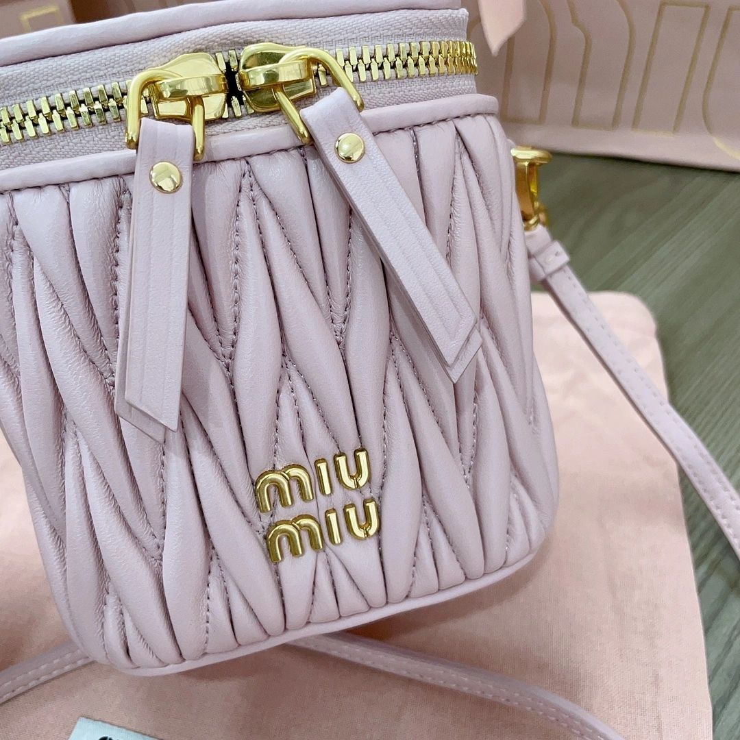 MOMO-- 5NR018-2FPP-F0E18 item:D-B063A0416S