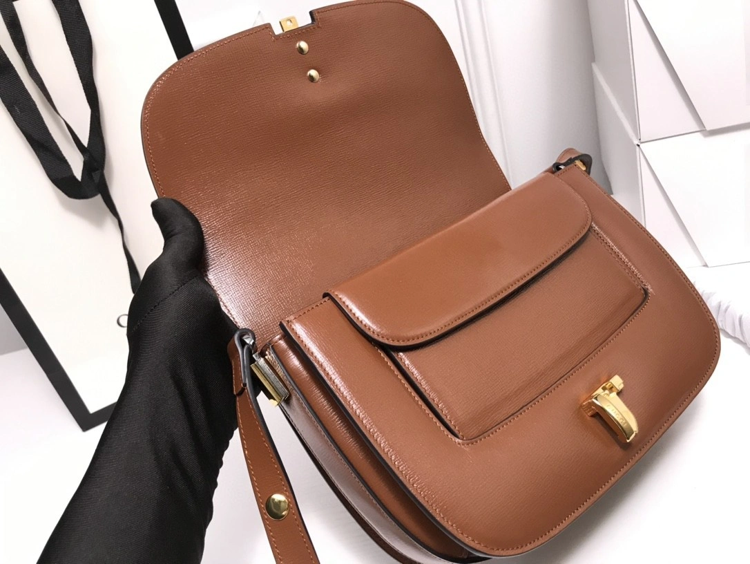 MOMO---601067 cowhide item : A-B00H0406A