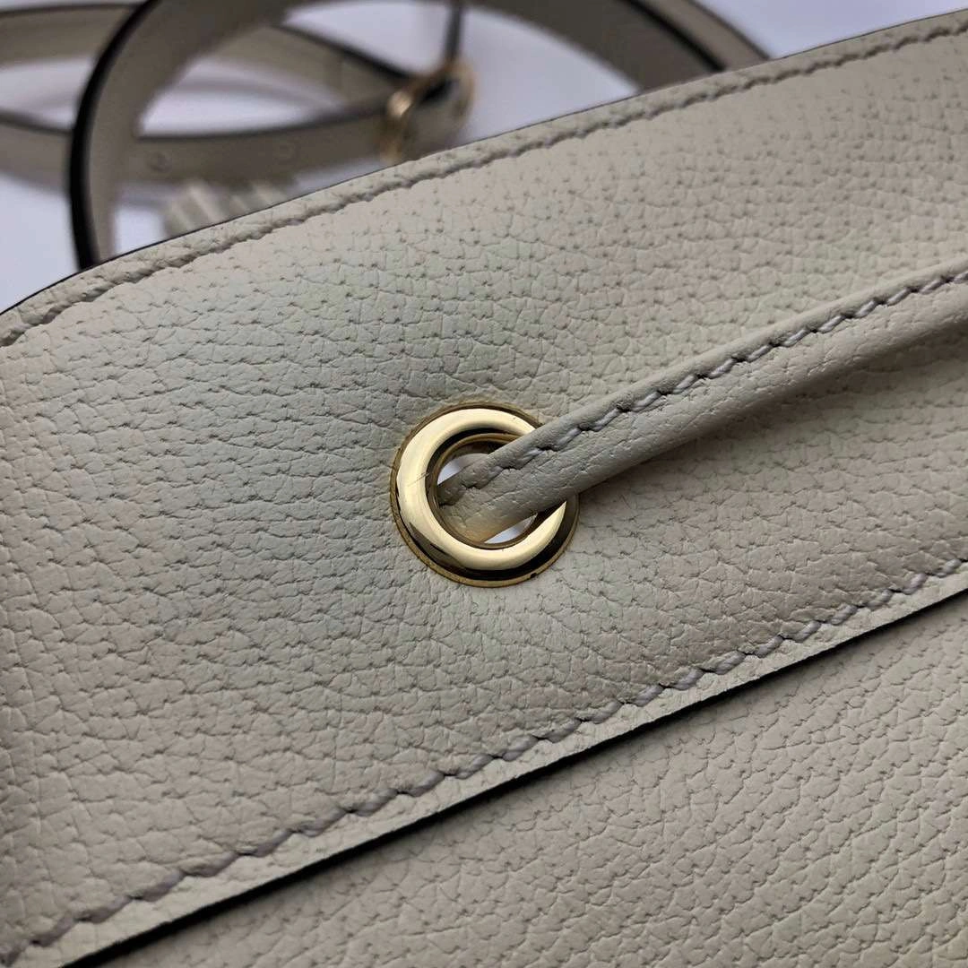 *MOMO-- 610846。 2colour item :063B57E2441-2